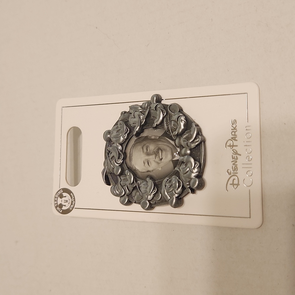 🆕 Walt & Mickey Mouse Disney Parks Pin